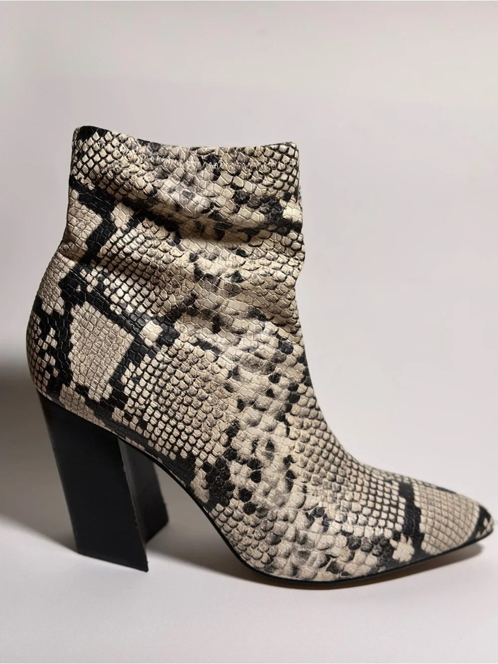 Vince Camuto eye catching